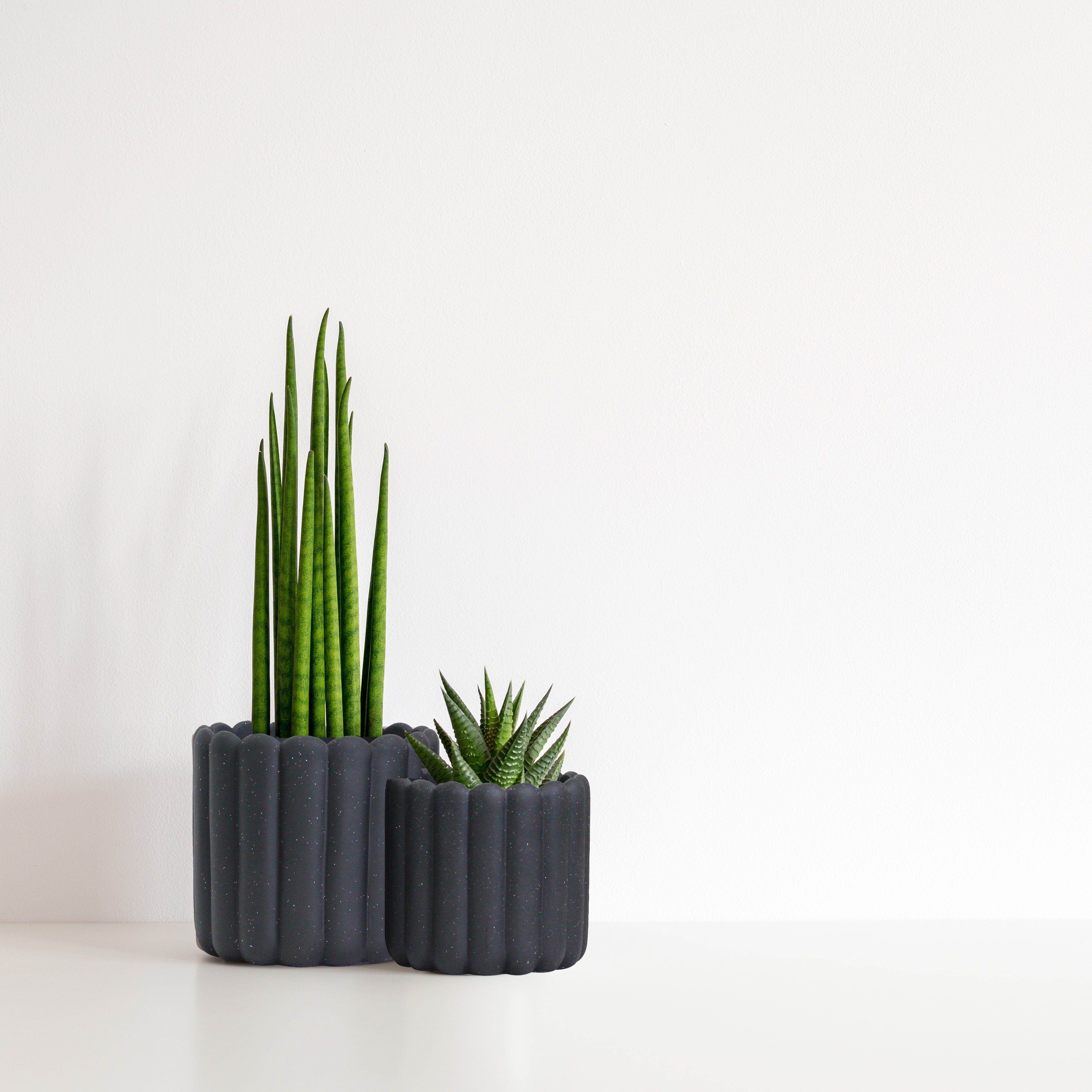 Ios Vertical Striped Plant Pot Set - Charcoal Textured